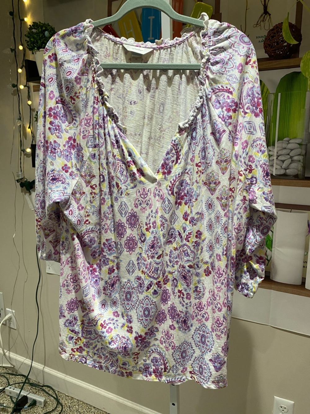 CJ Banks Lavender Floral V-Neck Puff Sleeve Blouse 2 X Ptp is 27